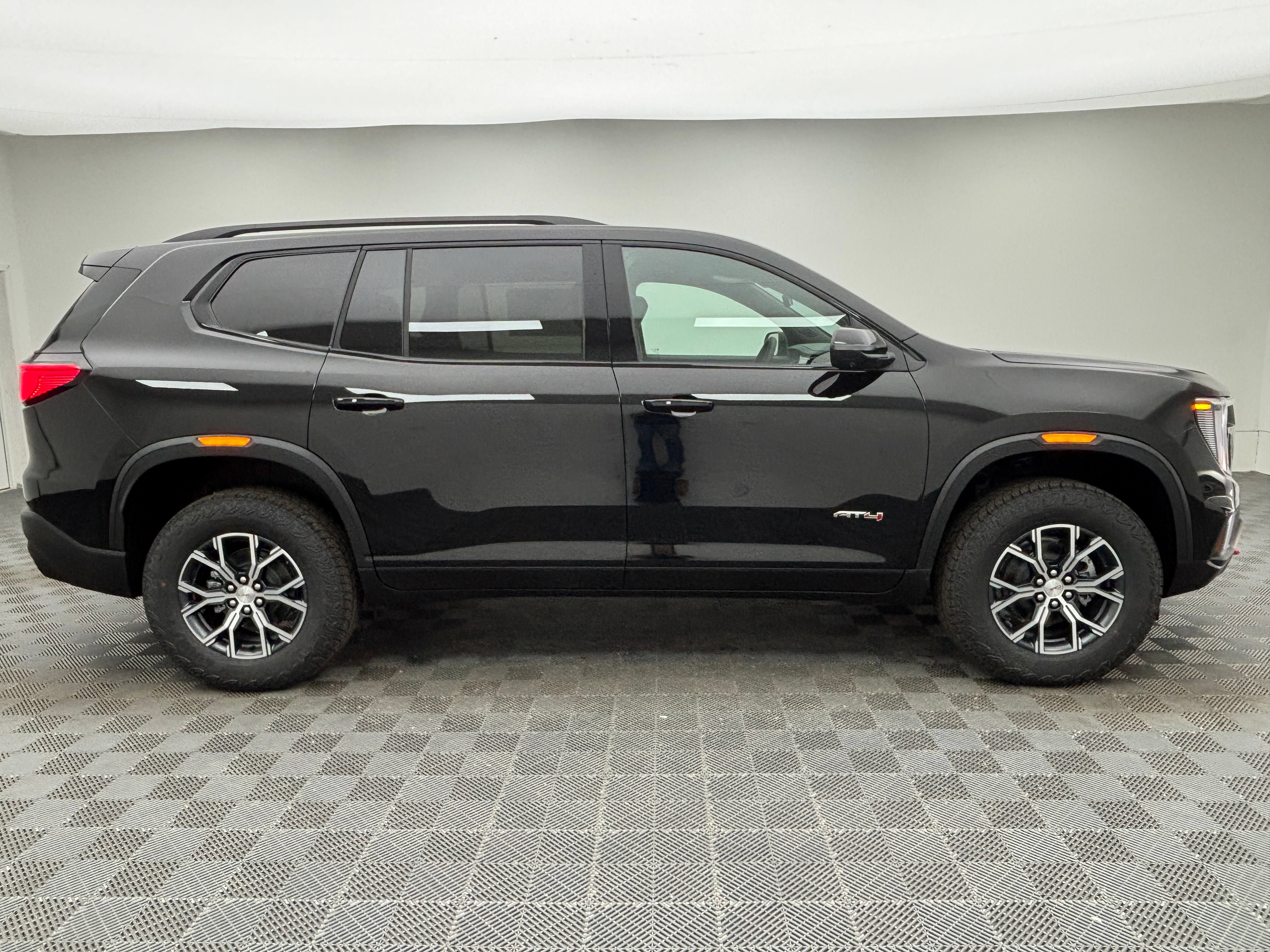 New 2026 GMC Acadia AT4 w/ Luxury Package AWD/4WD image 9