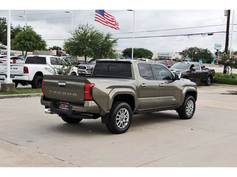 Used 2025 Toyota Tacoma Limited AWD/4WD image 5