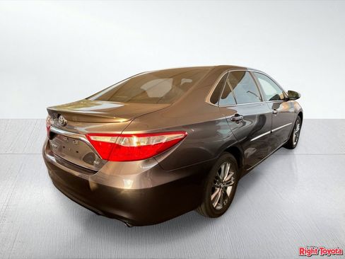 Used 2017 Toyota Camry SE FWD image 4