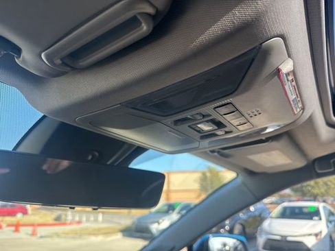 Used 2021 Toyota RAV4 XLE Premium image 17