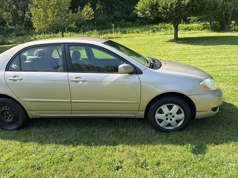 Used 2005 Toyota Corolla LE w/ Audio Value Pkg FWD image 29