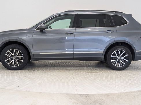 Used 2021 Volkswagen Tiguan SE w/ Panoramic Sunroof Package image 2