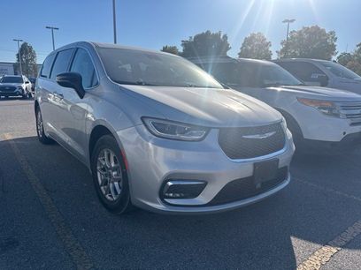 Used 2024 Chrysler Pacifica Touring-L