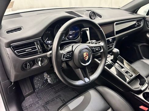 Used 2024 Porsche Macan AWD/4WD image 11