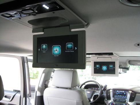 Used 2018 Chevrolet Suburban LT RWD image 38