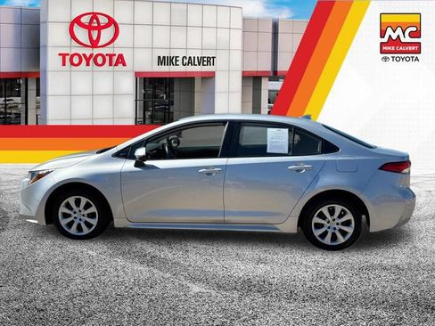 Certified 2025 Toyota Corolla LE FWD image 2