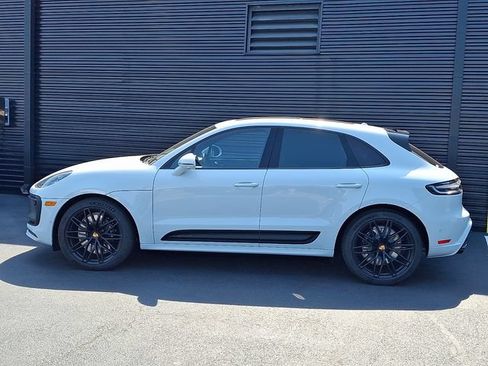 Certified 2025 Porsche Macan GTS AWD/4WD image 2