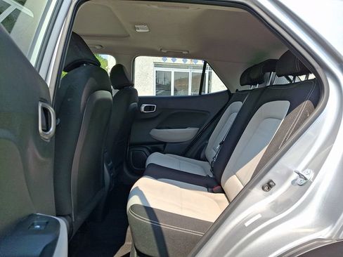 Certified 2025 Hyundai Venue SEL FWD image 10