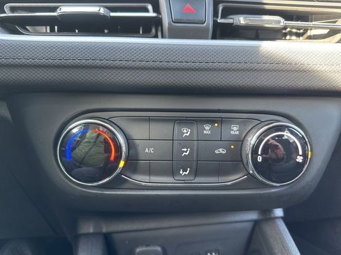 Used 2024 Chevrolet TrailBlazer LS image 30