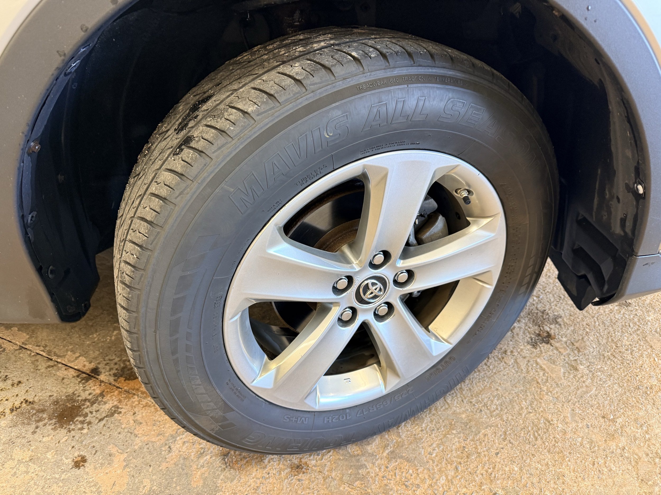 Used 2015 Toyota RAV4 XLE AWD/4WD image 12