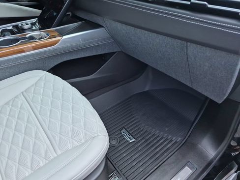 Certified 2026 Cadillac Escalade Platinum Sport w/ LPO, Floor Liner Package AWD/4WD image 26