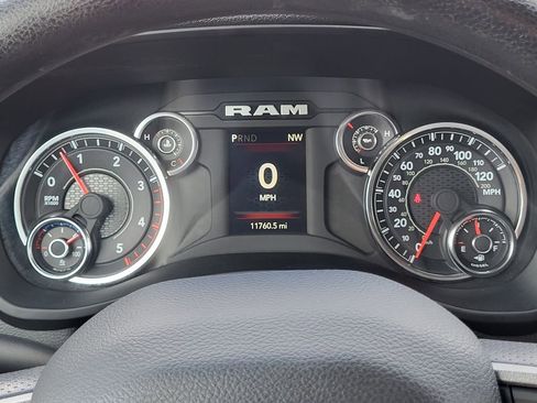 Used 2024 RAM 2500 Tradesman w/ Chrome Appearance Group image 17