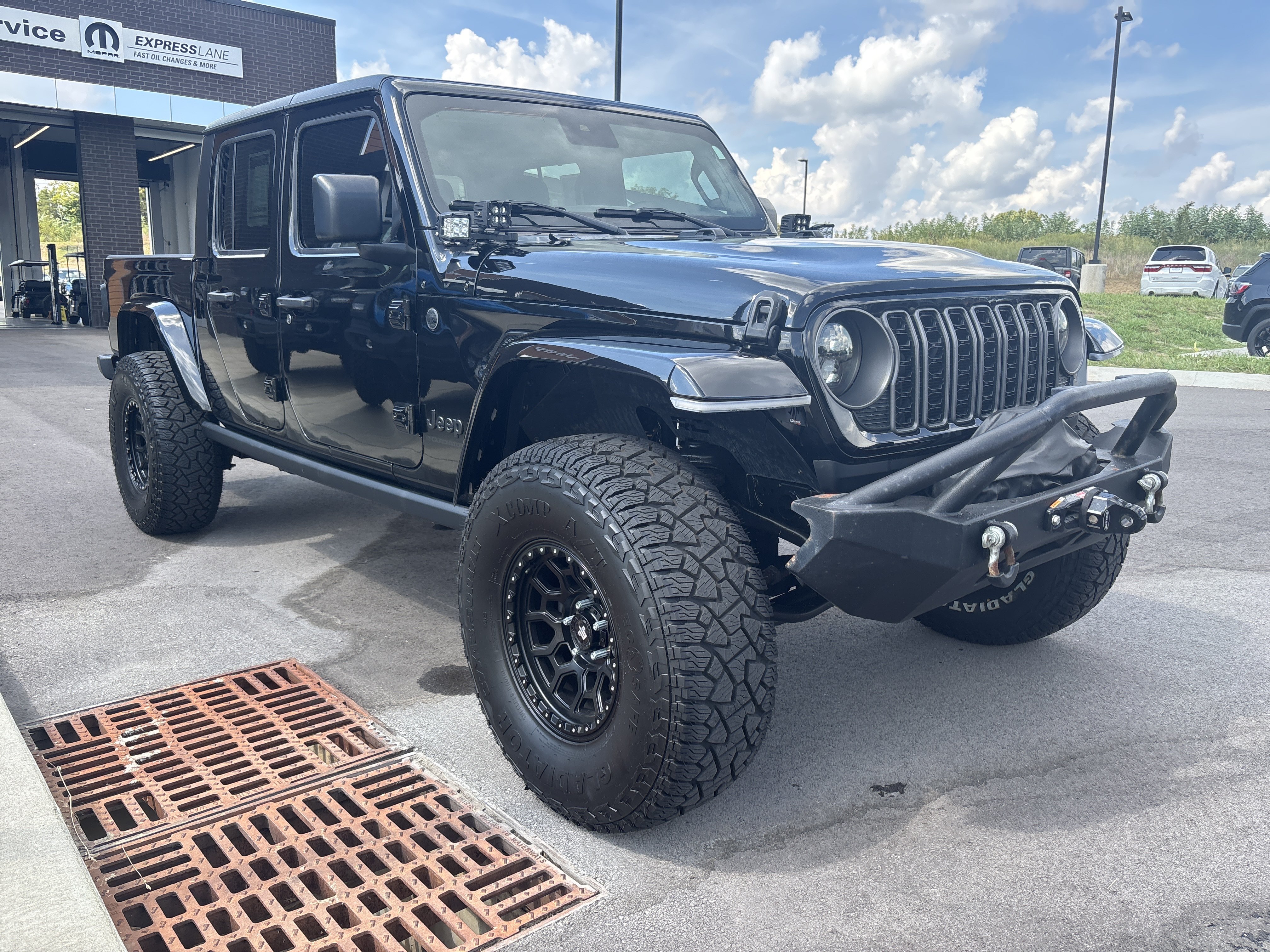 Used 2024 Jeep Gladiator Sport AWD/4WD image 8
