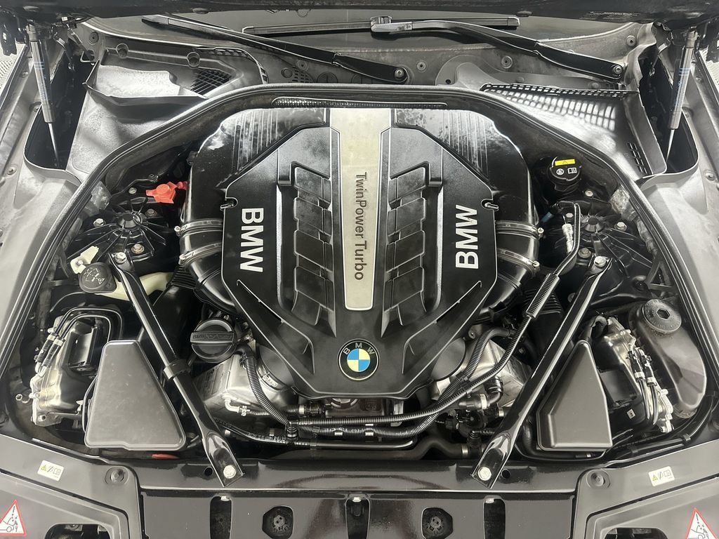Used 2014 BMW 550i xDrive Sedan AWD/4WD image 34