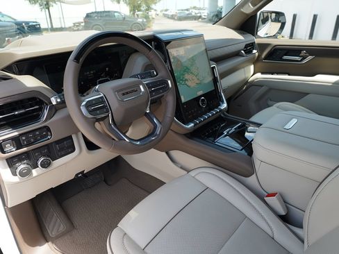 Used 2026 GMC Yukon XL Denali w/ Advanced Technology Package AWD/4WD image 17