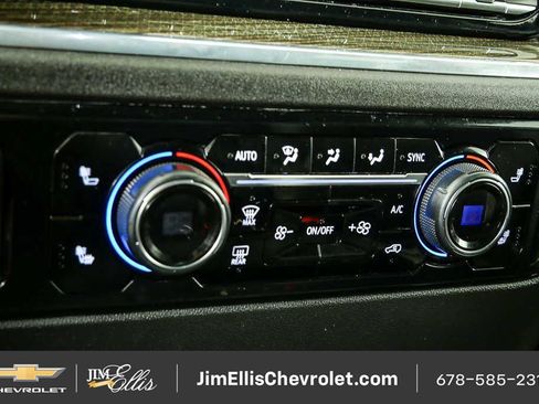 Used 2024 Chevrolet Silverado 2500 LT AWD/4WD image 15
