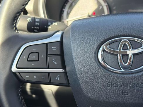 Certified 2025 Toyota Highlander XLE FWD image 12