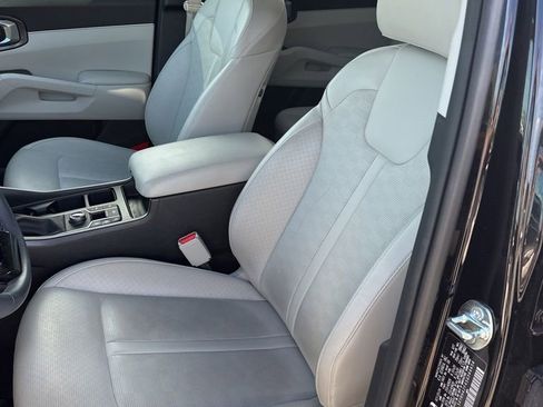 Certified 2025 Kia Sorento EX w/ Panoramic Sunroof Package FWD image 19