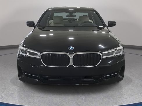 Used 2023 BMW 530e w/ Premium Package image 2