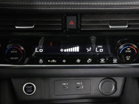 Certified 2021 Nissan Rogue SV w/ Premium Package FWD image 23