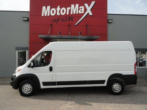 Used 2023 RAM ProMaster 2500 FWD image 2