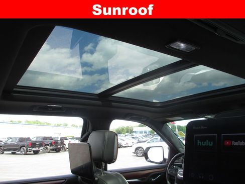 Used 2024 GMC Yukon XL Denali Ultimate AWD/4WD image 17