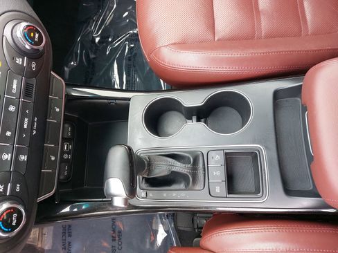 Used 2017 Kia Sorento SX image 27