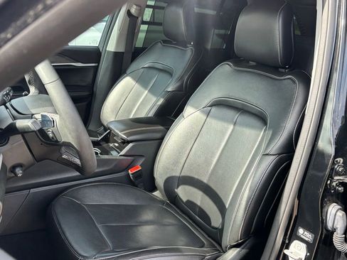 Used 2023 Jeep Grand Cherokee Limited w/ Luxury Tech Group II image 12