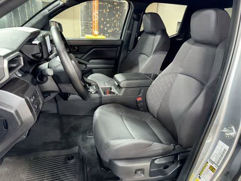 Certified 2025 Toyota Tacoma SR5 AWD/4WD image 15