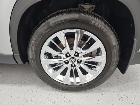 Certified 2024 Toyota Grand Highlander AWD image 11