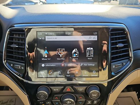 Used 2021 Jeep Grand Cherokee Limited image 27