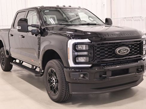 New 2026 Ford F350 Lariat w/ Black Appearance Package AWD/4WD image 3