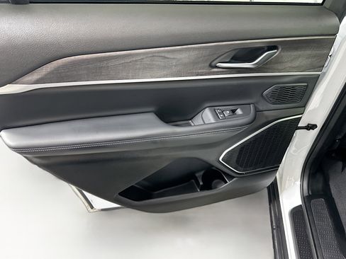 Used 2022 Jeep Grand Cherokee L Limited image 26