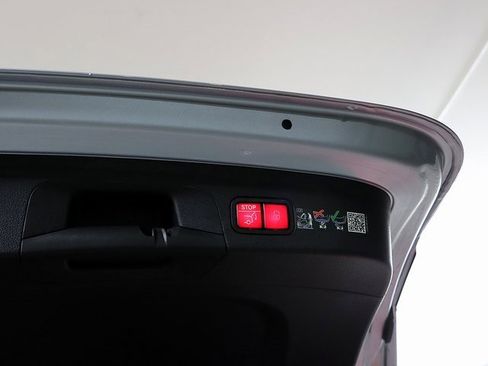 Certified 2025 Mercedes-Benz GLE 350 4MATIC image 32