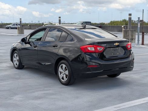 Used 2017 Chevrolet Cruze LS FWD image 8