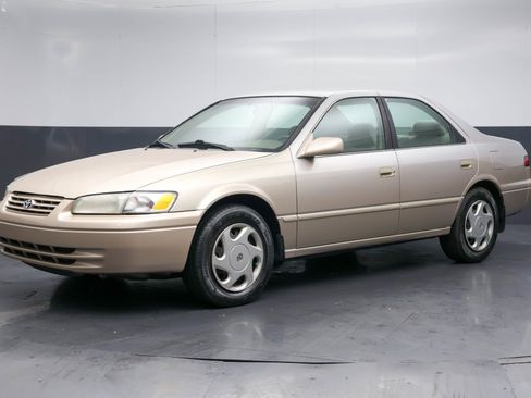 Used 1997 Toyota Camry LE image 1