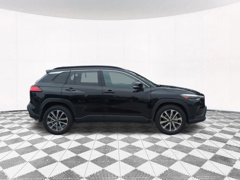 Used 2023 Toyota Corolla Cross XLE w/ Convenience Package image 7