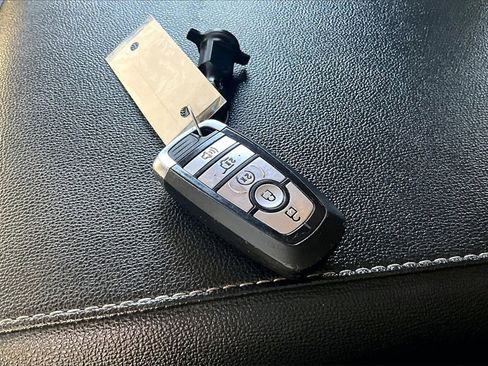 Used 2023 Ford Expedition Max XLT image 29