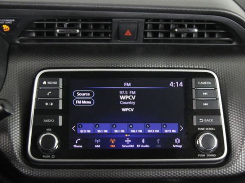 Certified 2019 Nissan Kicks SV FWD image 9