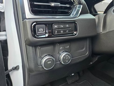 New 2026 GMC Yukon Elevation image 12