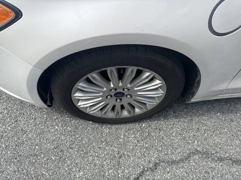 Used 2013 Ford Fusion Energi SE FWD image 18