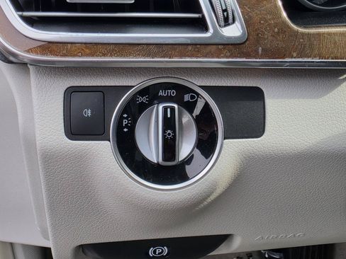 Used 2014 Mercedes-Benz E 350 4MATIC Sedan image 25