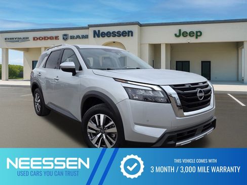 Used 2025 Nissan Pathfinder SL image 1