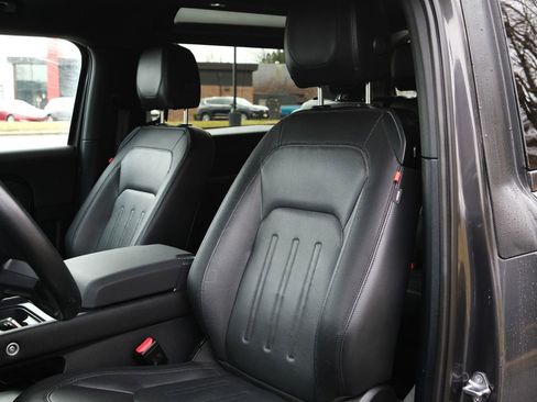 Used 2022 Land Rover Defender 90 X-Dynamic S image 13