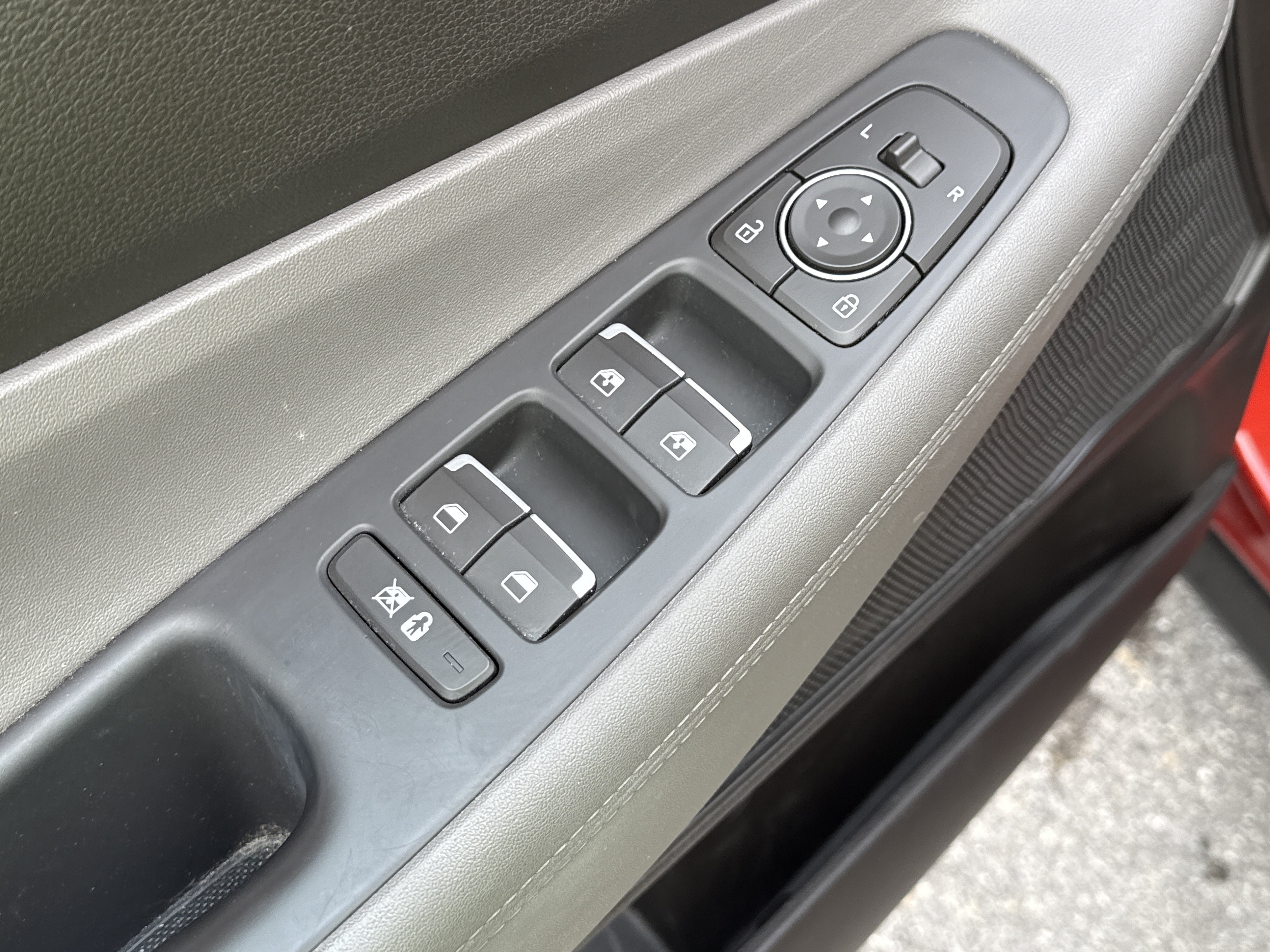 Used 2020 Hyundai Santa Fe SEL w/ Cargo Package AWD/4WD image 16