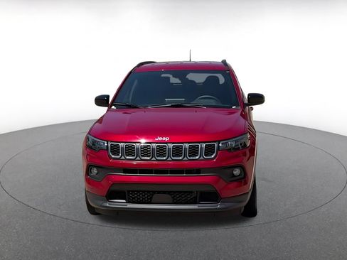 Used 2025 Jeep Compass Latitude AWD/4WD image 4