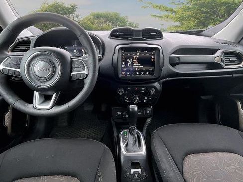 Used 2023 Jeep Renegade Latitude AWD/4WD image 15