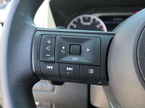 Used 2024 Nissan Rogue SV FWD image 15
