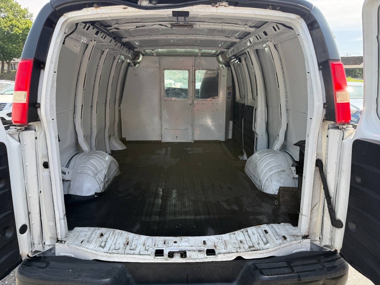 Used 2013 GMC Savana 2500 RWD image 19