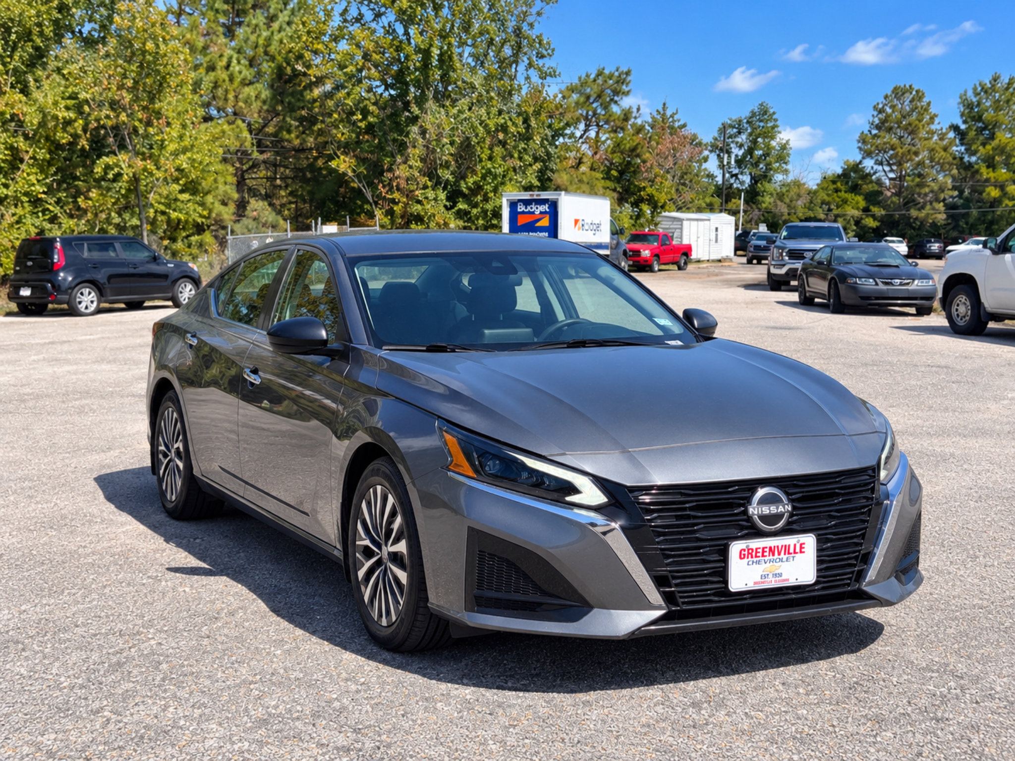 Used 2025 Nissan Altima 2.5 SV FWD image 1